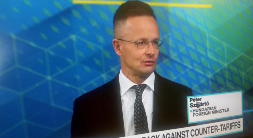 Brüsszelnek ránk kellett volna hallgatni vámügyben, most bánhatják – Szijjártó a Bloomberg TV-n
