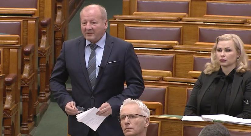 Simicskó István: Teknősbéka lassúsággal reagál Brüsszel a kihívásokra (VIDEÓ)