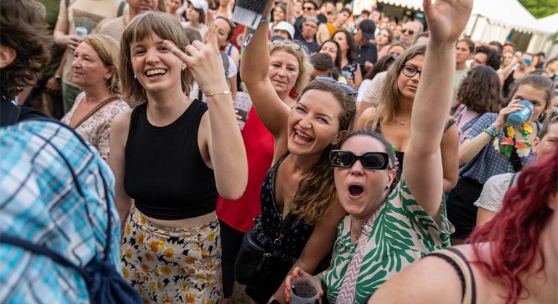 VéNégy Fesztivál – Színház után ingyenes koncertek várják a Dunakanyarban fesztiválozókat