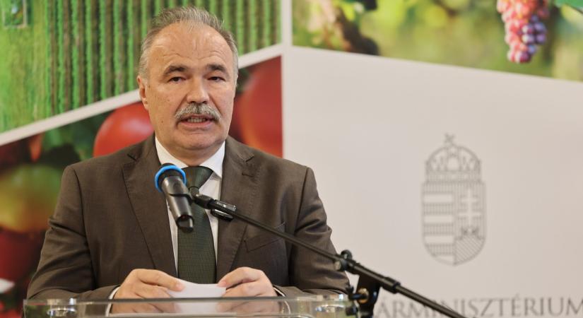 Nagy István agrárminiszter bejelentette: az állam átvállalja a száj- és körömfájással sújtott telepek dolgozóinak fizetését – videó