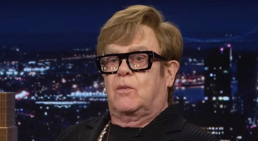 Az összeroppanás szélén Elton John: szívszaggató hír jött róla