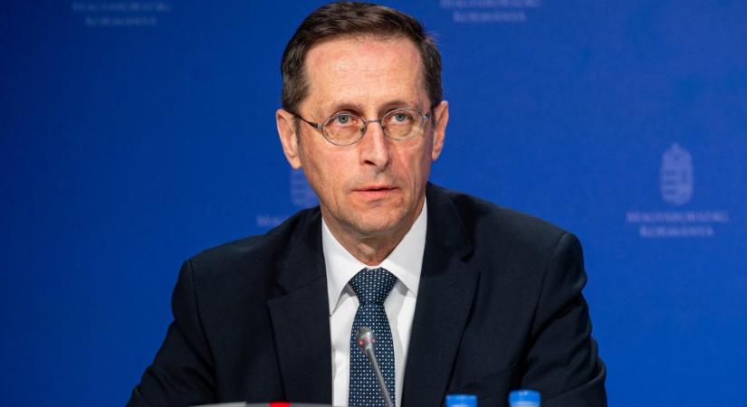 A banki díjak csökkentéséről állapodott meg Varga Mihály a Bankszövetséggel