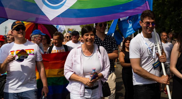 „Nevessünk együtt az Orbán-kormány szemébe!” – Dobrev Kláráék EP-képviselőket hívnak a Pride-ra