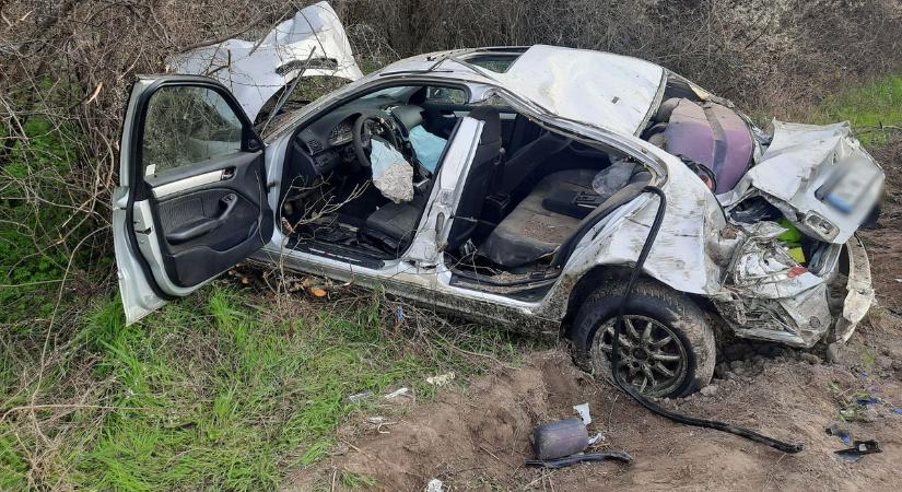 Lesodródtak a 41-es főútról - két férfit kellett kórházba vinni