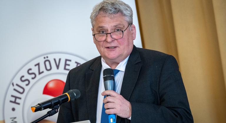 Hússzövetség: a száj- és körömfájás negatív hatásai elkerülhetők, az árrésstopé nem