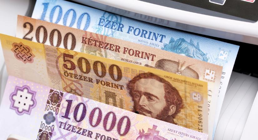 Az OTP után a K&H és a Raiffeisen is csökkenti a banki díjait – részletek