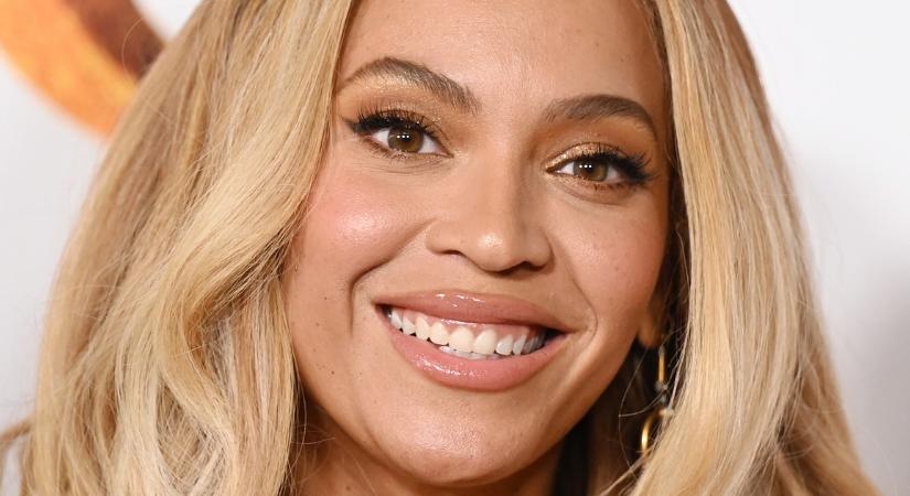 Szívdöglesztően nézett ki fehér ruhában a 43 éves Beyoncé