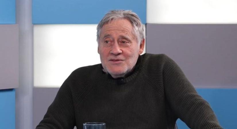 „Arról van szó, hogy a férfiak férfiak maradjanak és nők a nők” – Koltai Róbert találó verset szavalt el a Pride melleti tüntetésen