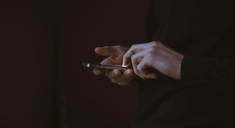 ,,Rájöttem, hogy párom kettős életet él, miután megnéztem a telefonját”