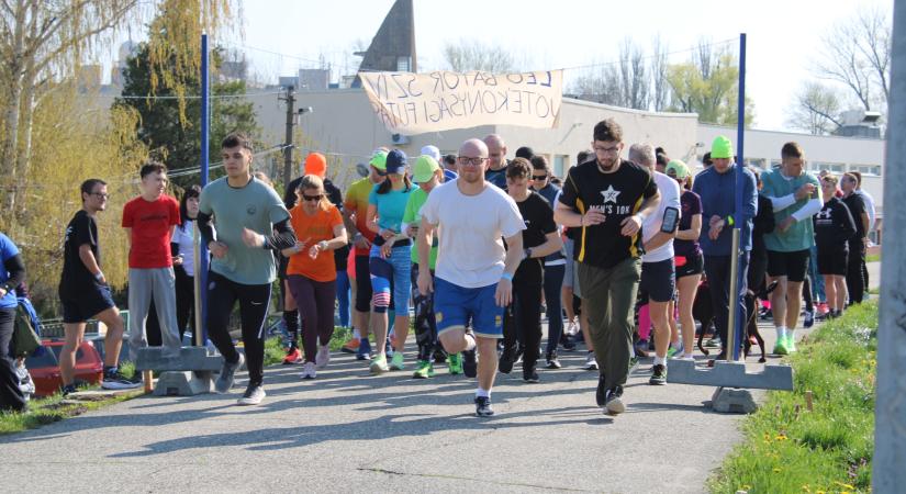 Szívbeteg gyermekeket támogattak a futással