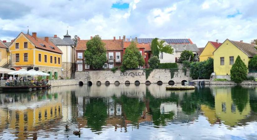 A Balaton-felvidék városkája ilyenkor a legszebb: 8 látnivaló Tapolcán, amibe beleszeretsz