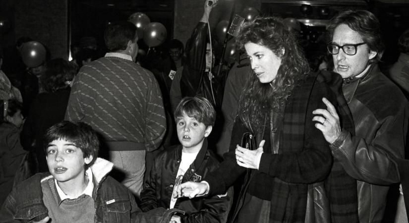 Egykor édes kisfiú volt Michael Douglas gyermeke, most, 36 évvel később ilyen a kinézete, a börtönt is megjárt Cameron Douglas színésznek