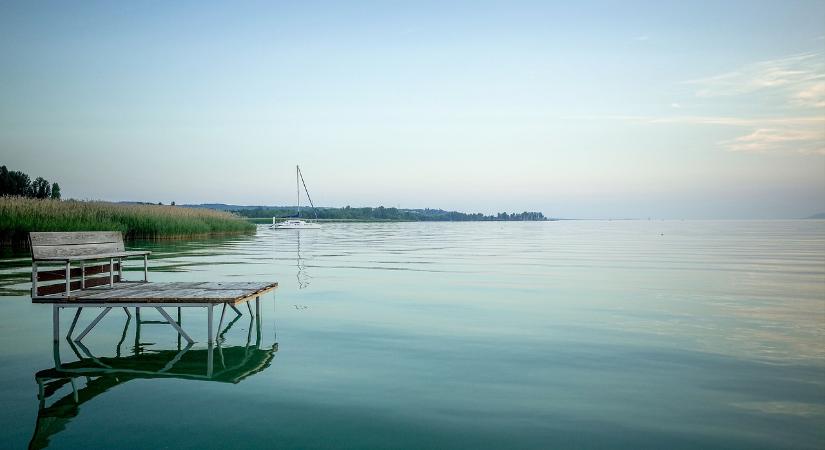 Undorító, orrfacsaró bűz terjeng a Balatonnál: megkeseríti a lakók életét az elviheselhetetlen szag