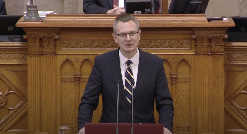 Rétvári Bence elfogadhatatlannak tartja, hogy a baloldal kampányaiban időről-időre bizonyos kábítószerek legalizálását célozzák