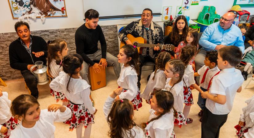 Roma táncokat és bokolikészítést is tanultak az Észak utcai ovisok