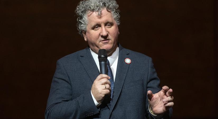 Ókovács Szilveszter kiakadt, jogi lépésekre készül egy róla készült AI-kép miatt