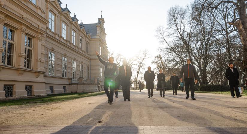 Továbbra sem hivatalos a minisztérium felfüggesztése a kastély-ügyben