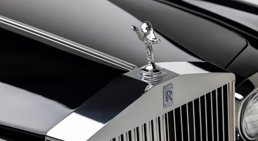 Ilyen egy a tökéletes ajándék a tökéletes játékosnak – Mutatjuk Gretzky kabrió Rolls-Royce-ját!