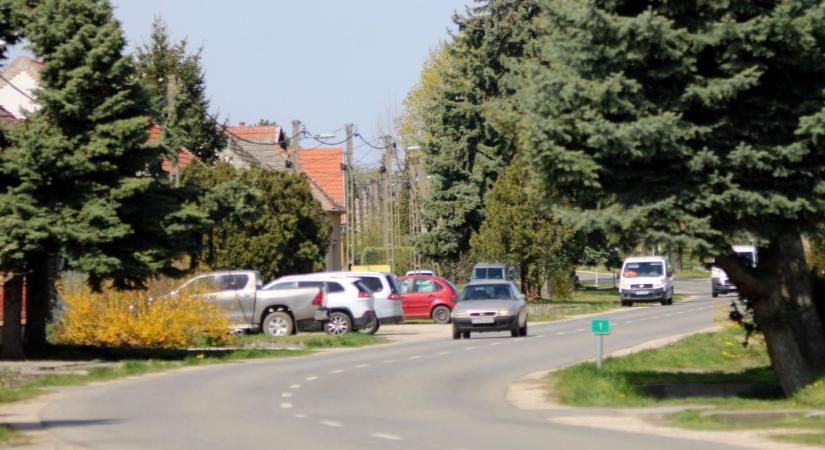 Időközire várva: nem nyugszanak a kedélyek, egymás torkának estek a békés faluban