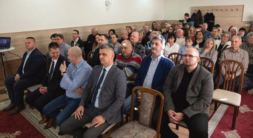 „Elvennék a magyaroktól az agrártámogatásokat!” – országjárást indított a Fidesz!