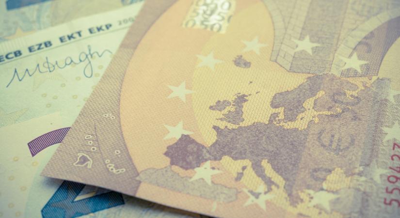 Így változott a forint reggelre a tegnapi események nyomán: sűrű nap várható ma a devizapiacon