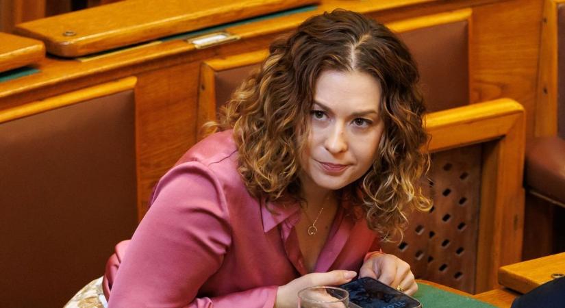 Cseh Katalin ismét szénné égette magát, csúnya öngólján nevet az internet