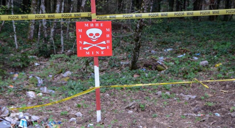Három évtizeddel a boszniai háború után is találnak aknákat az országban