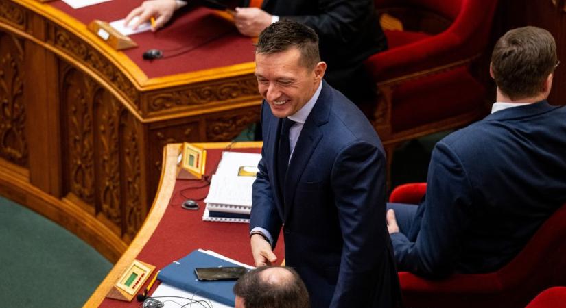 Rogán szerint nemzetbiztonsági érdekeket veszélyeztethetne, ha elmondanák, Dzsudzsáknak vagy Habonynak van-e még diplomata-útlevele