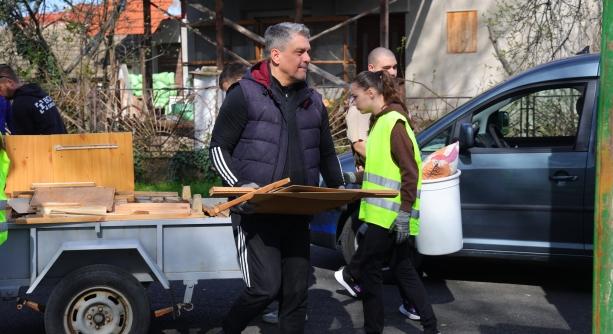 Itt a tavasz, elkezdődött a lomtalanítás!