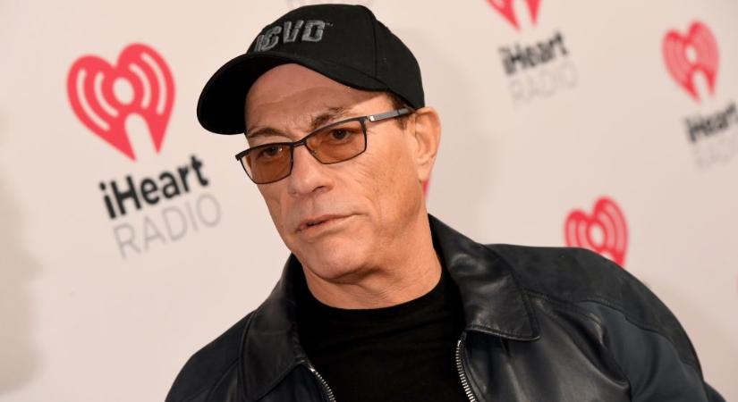 Jean-Claude Van Damme szerint nem igaz, hogy öt román nőt küldtek neki ajándékba, ő pedig közösült is velük