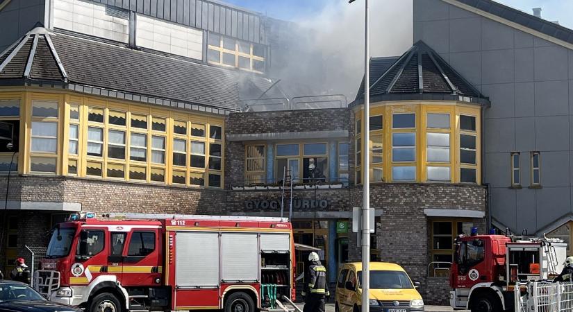 Kigyulladt a Tiszaújvárosi Gyógyfürdő