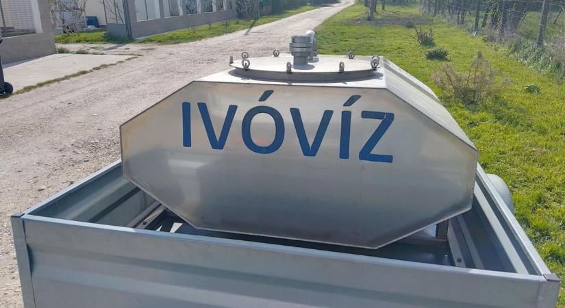 Csemeztanya ivóvíz szállító tartályt kapott