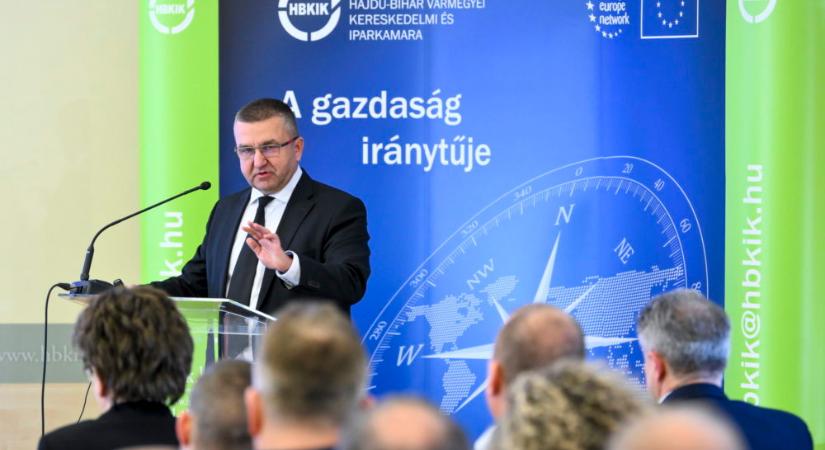 Czomba Sándor: a foglalkoztatottságnak 2030-ra el kell érnie a 85 százalékot