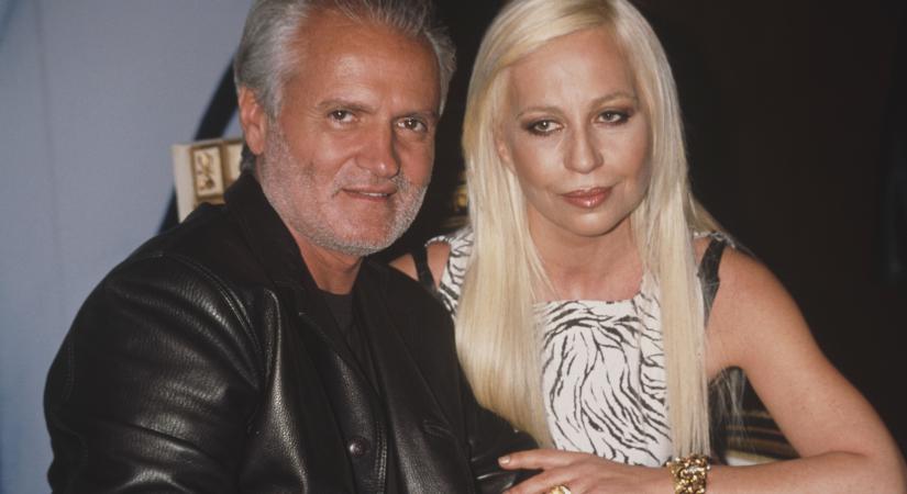 Brutális összegért vásárolta fel a Prada a Versace divatházat, Trump vámháborúja sem állította meg az üzletet