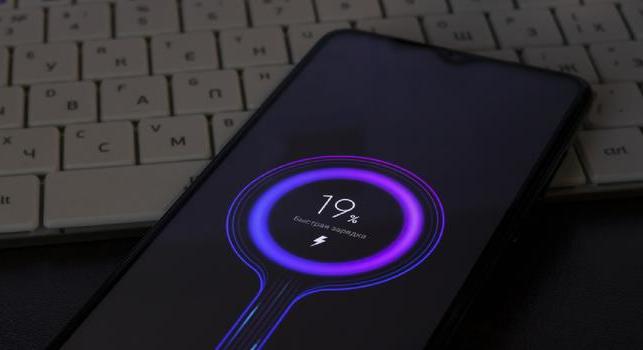 Év végére minden csúcsmobil 7000 mAh-s lehet – legalábbis Kínában