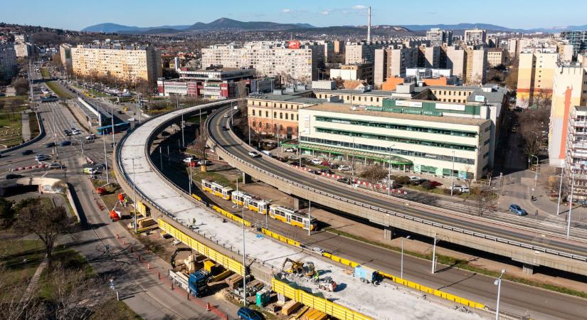 Friss fotókon a szétbombázott Flórián téri felüljáró – rosszabb a helyzet, mint várták