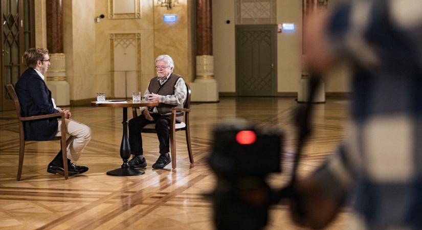 Kulisszák mögött: így készült a Szörényi Levente-interjú