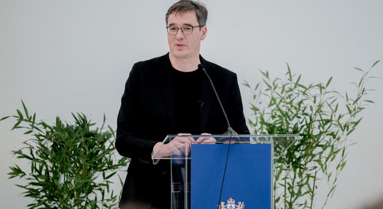 Olyan képekkel szállt bele Karácsony Gergelybe a fideszes képviselő, melyek meg Tarlós István vezetése alatt készültek