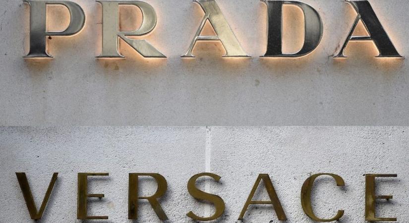 A Prada a vártnál kevesebbért vásárolta fel a Versace divatcéget