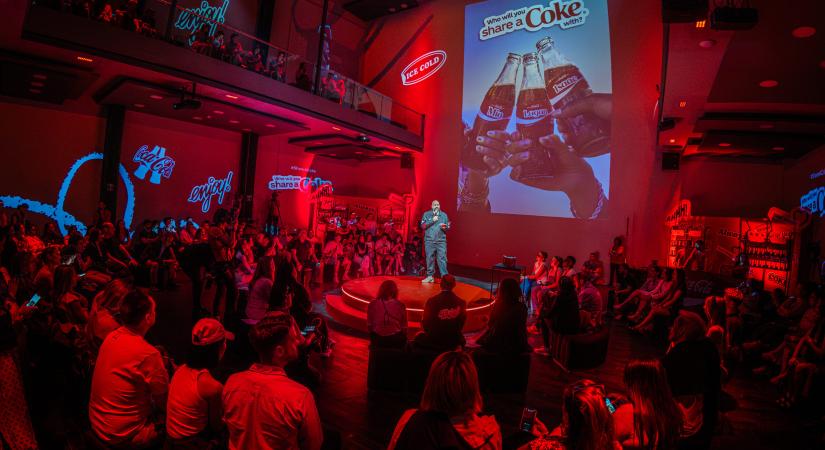 Visszatérnek a Coca-Cola ikonikus „neves” palackjai!