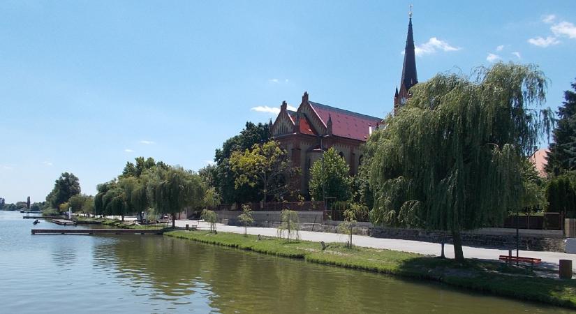 Kultúrkincsek és a természet békéje egy kupacban, a főváros tövében: irány Ráckeve!