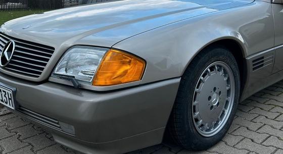 35 éves, mégis bejáratósan új Mercedes SL-t kínálnak eladásra