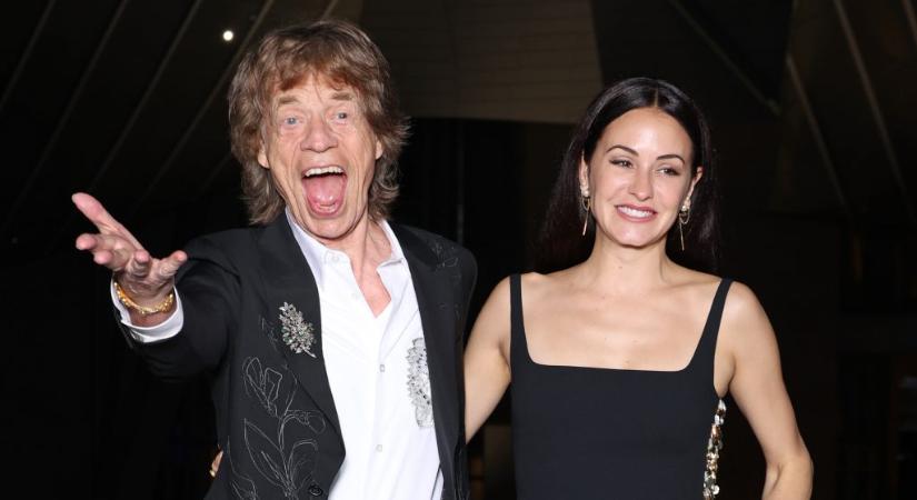 Mick Jagger eljegyezte 43 évvel fiatalabb barátnőjét, de az esküvőt talán sosem tartják meg