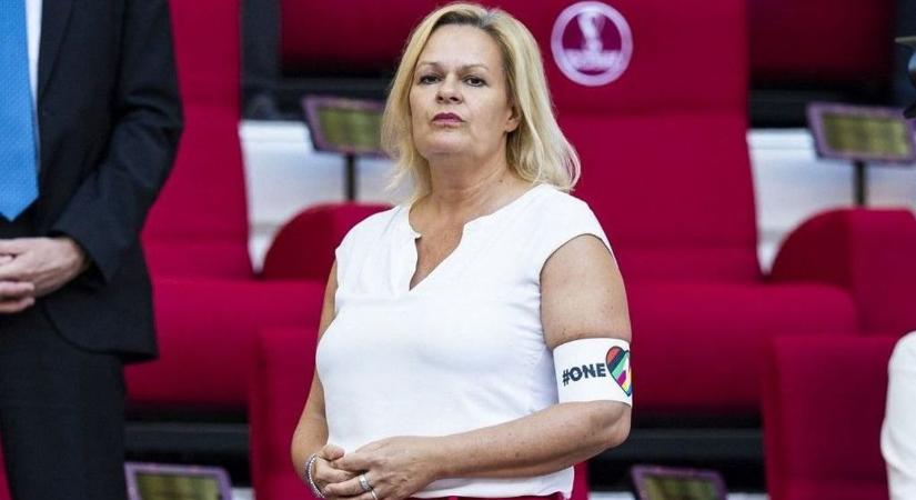Demokrácia német módra: kritizálta a belügyminisztert, elítélték érte