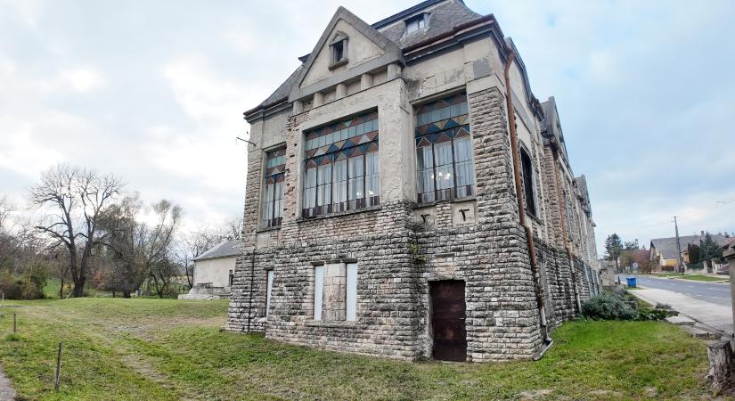 Eladó az egyik legszebb magyar luxus kastély. Felkészültél? Mutatjuk milyen belül!