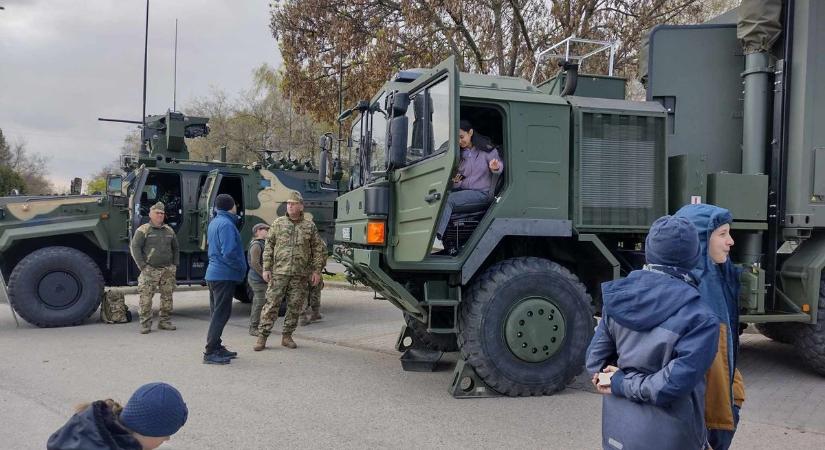 Megszállták a katonák Tamásit (galéria)