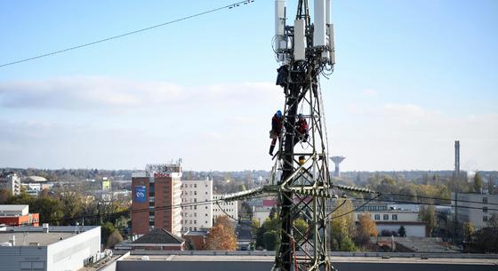 A Kúria szerint a távközlési cégeknek kell bizonyítaniuk, hogy a mobiltelefon-átjátszó torony nem okoz kárt