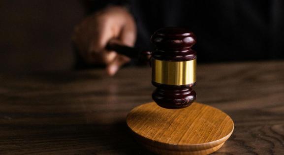 Fenyő-gyilkosság: Gyárfás Tamás hét évet, Portik Tamás életfogytiglant kapott