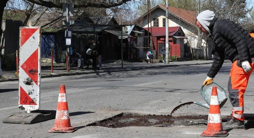 Nagy volumenű kátyúzás Miskolcon: ezeken a helyszíneken kell rá számítani