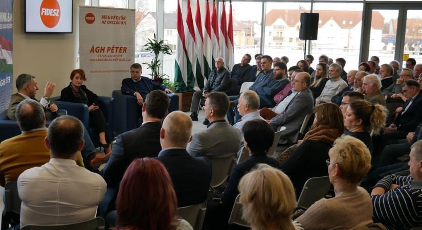 A Sárvár Aréna küzdőterén nem, de az aulában lehet pártpolitikai rendezvényt tartani